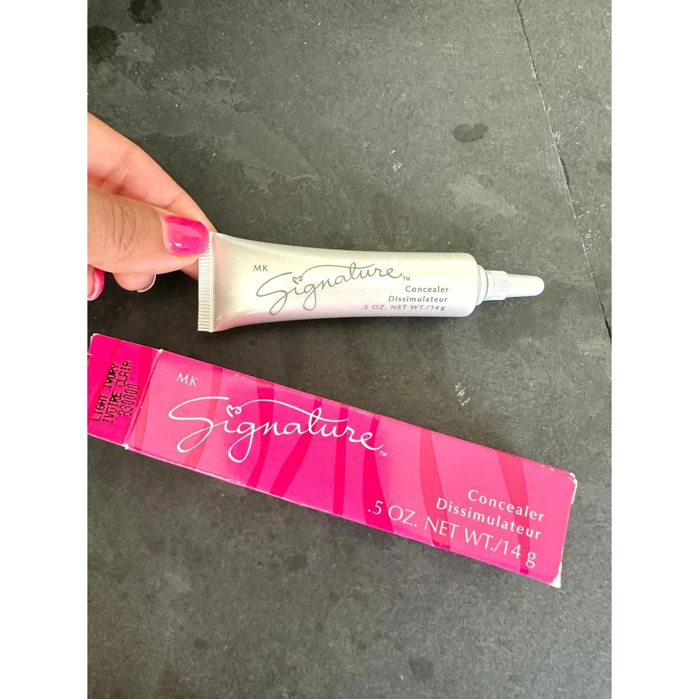 Mary Kay Signature Concealer Light Ivory NIB .5 Oz. 830000